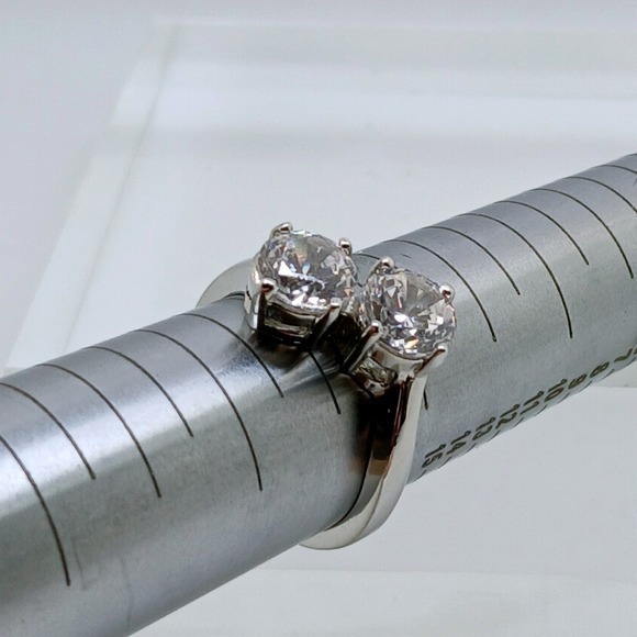 Size 10 Vintage 1990s Two Stone Round Cubic Zirconia Bypass Ring Silver Tone NOS - Picture 4 of 12